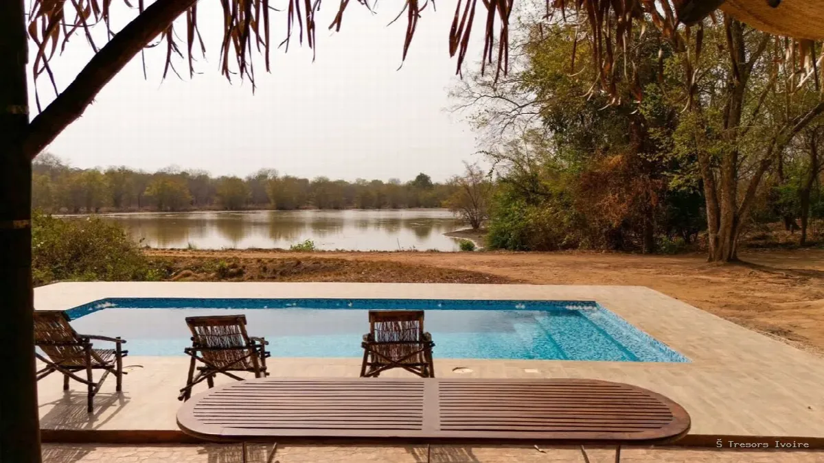 N’Zi River Lodges : dormir sur pilotis au cœur de la savane, et protéger la faune ivoirienne