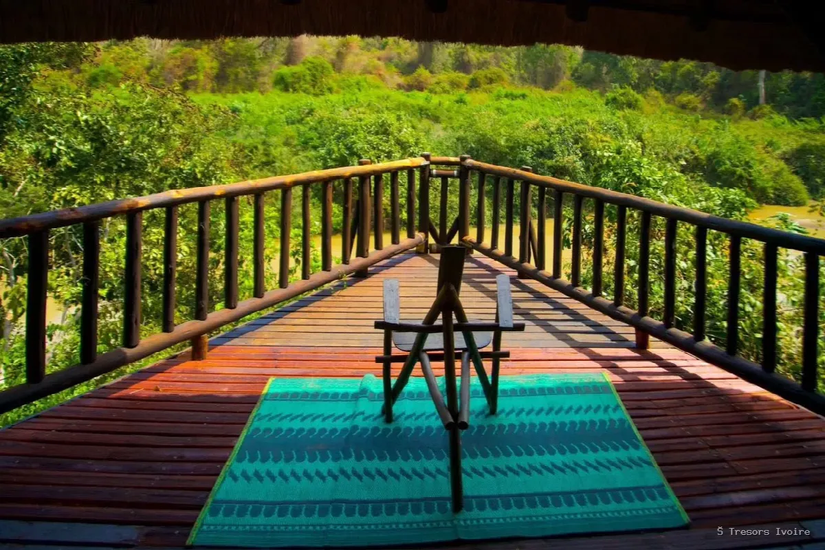 N’Zi River Lodges : dormir sur pilotis au cœur de la savane, et protéger la faune ivoirienne